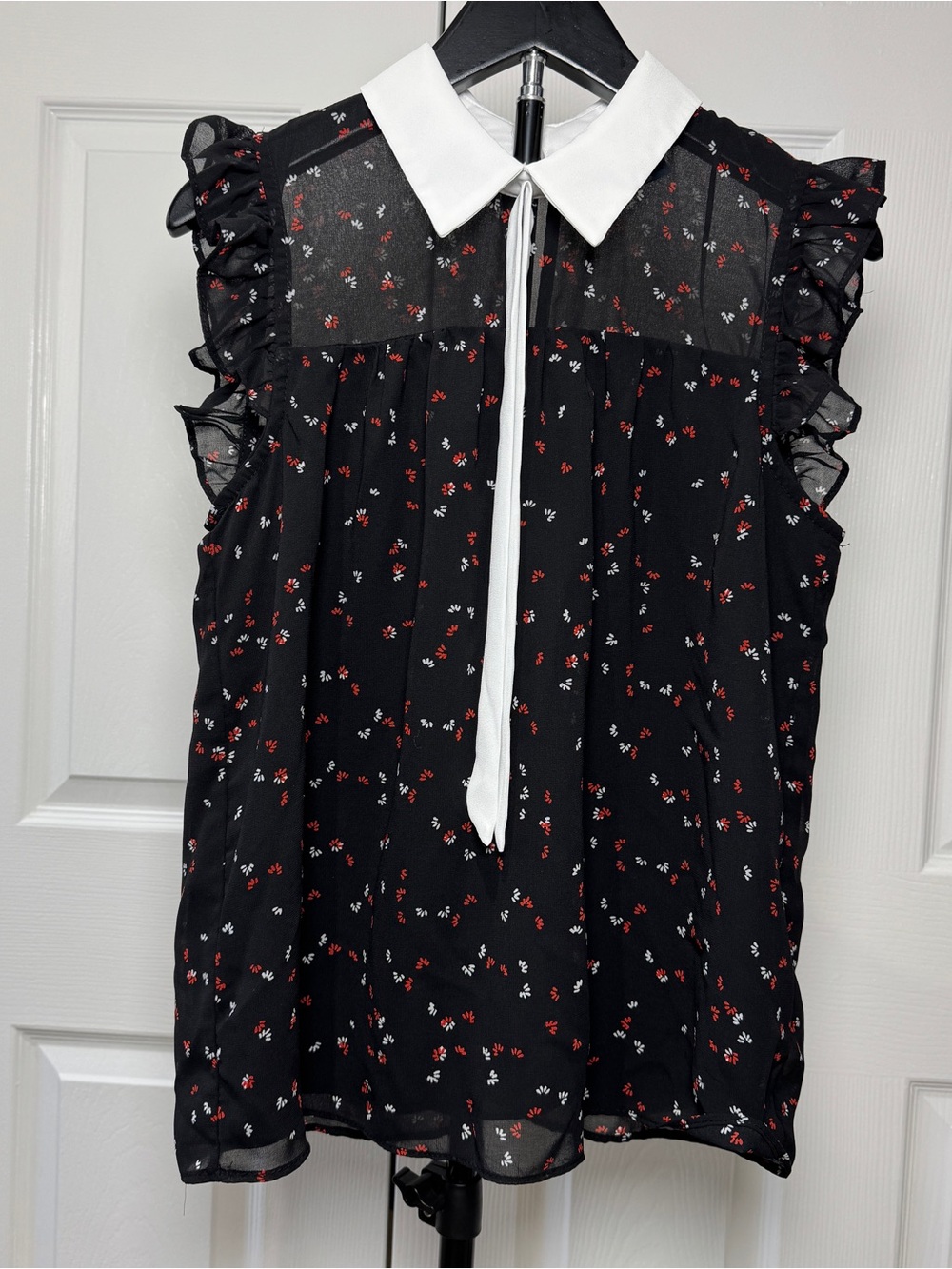 CeCe Black Floral Sleeveless Tie-Neck Blouse with White Collar